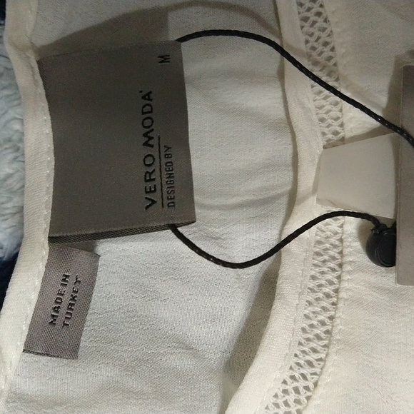 "Callie Lace SS Top" - Picture 2 of 6